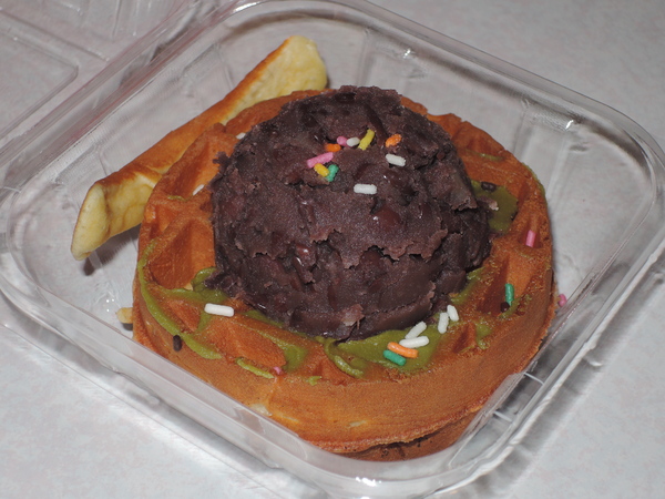 鬍扯瓦夫：1021218[官本金文愛台灣口碑券第23彈]鬍扯瓦夫HU CHU WAFFLE兩位甜心美女讓比利時小鬆餅美味中有著濃濃的台灣人情味