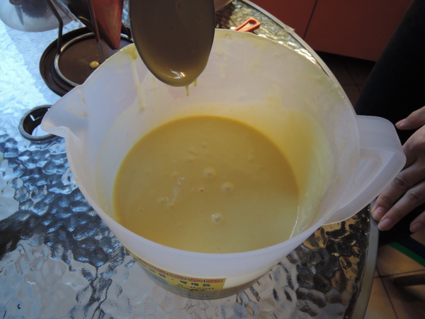 鬍扯瓦夫：1021218[官本金文愛台灣口碑券第23彈]鬍扯瓦夫HU CHU WAFFLE兩位甜心美女讓比利時小鬆餅美味中有著濃濃的台灣人情味