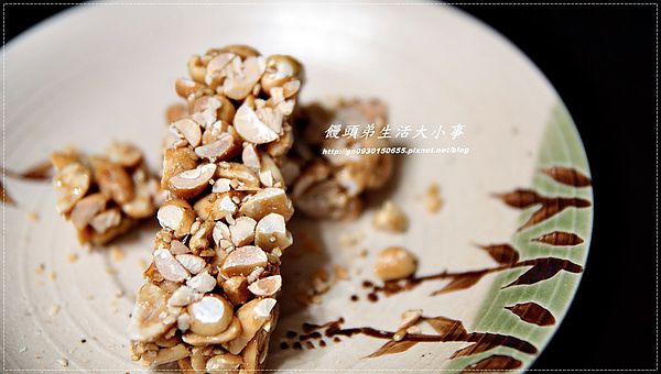 志明花生糖：【志明花生糖】不黏牙的好滋味～遵古法手工製作，傳三代的好手藝