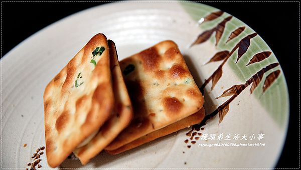 志明花生糖：【志明花生糖】不黏牙的好滋味～遵古法手工製作，傳三代的好手藝