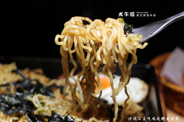 水牛城美式碳烤牛排(台北店):大份量美食『水牛城美式碳烤牛排』20盎司牛肋排/捷運古亭站