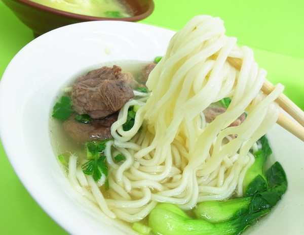 阿牛牛肉麵：＜台北｜牛肉麵＞２０１３清燉牛肉麵冠軍！！！阿牛牛肉麵