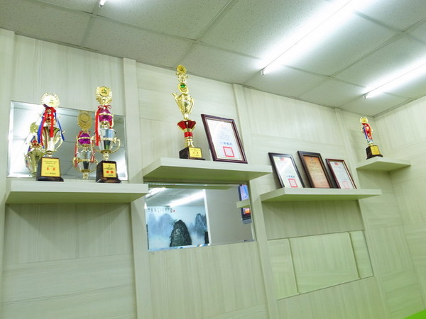 阿牛牛肉麵：＜台北｜牛肉麵＞２０１３清燉牛肉麵冠軍！！！阿牛牛肉麵