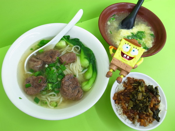 阿牛牛肉麵：＜台北｜牛肉麵＞２０１３清燉牛肉麵冠軍！！！阿牛牛肉麵