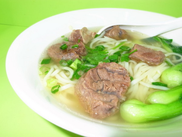 阿牛牛肉麵：＜台北｜牛肉麵＞２０１３清燉牛肉麵冠軍！！！阿牛牛肉麵