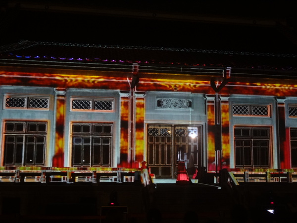 2013築光臺中3D光雕藝術節(演武場)：1021108[官本金文愛台灣]2013築光臺中3D光雕藝術節(演武場)劇情易懂解析度卻變差