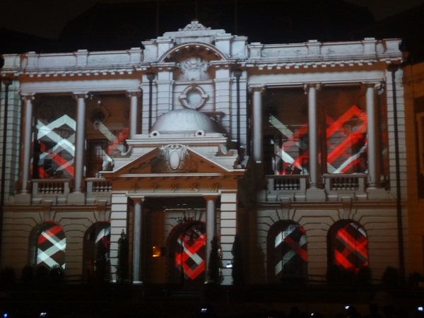 2013築光臺中3D光雕藝術節：1021101[官本金文愛台灣]臺灣首創2013築光臺中3D光雕藝術節把100年古蹟台中州廳生日慶典一同穿梭3D華麗的時光隧道