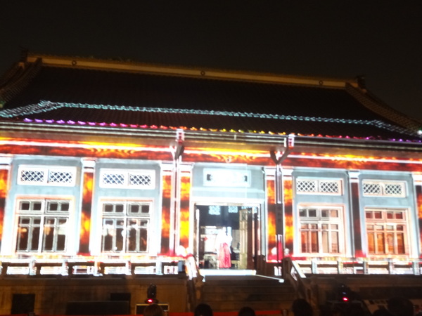 2013築光臺中3D光雕藝術節(演武場)：1021108[官本金文愛台灣]2013築光臺中3D光雕藝術節(演武場)劇情易懂解析度卻變差