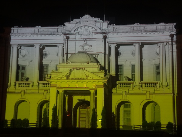 2013築光臺中3D光雕藝術節：1021101[官本金文愛台灣]臺灣首創2013築光臺中3D光雕藝術節把100年古蹟台中州廳生日慶典一同穿梭3D華麗的時光隧道