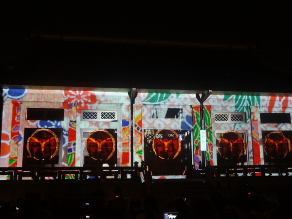 2013築光臺中3D光雕藝術節(演武場)：1021108[官本金文愛台灣]2013築光臺中3D光雕藝術節(演武場)劇情易懂解析度卻變差