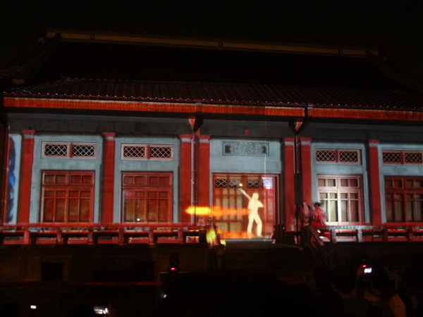 2013築光臺中3D光雕藝術節(演武場)：1021108[官本金文愛台灣]2013築光臺中3D光雕藝術節(演武場)劇情易懂解析度卻變差