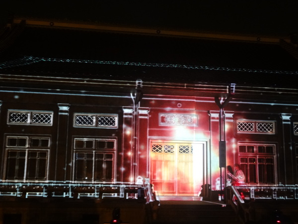 2013築光臺中3D光雕藝術節(演武場)：1021108[官本金文愛台灣]2013築光臺中3D光雕藝術節(演武場)劇情易懂解析度卻變差