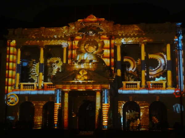 2013築光臺中3D光雕藝術節：1021101[官本金文愛台灣]臺灣首創2013築光臺中3D光雕藝術節把100年古蹟台中州廳生日慶典一同穿梭3D華麗的時光隧道