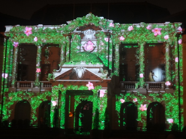 2013築光臺中3D光雕藝術節：1021101[官本金文愛台灣]臺灣首創2013築光臺中3D光雕藝術節把100年古蹟台中州廳生日慶典一同穿梭3D華麗的時光隧道