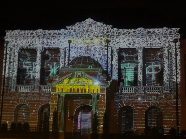 2013築光臺中3D光雕藝術節：1021101[官本金文愛台灣]臺灣首創2013築光臺中3D光雕藝術節把100年古蹟台中州廳生日慶典一同穿梭3D華麗的時光隧道