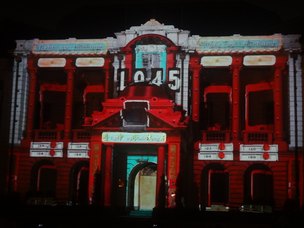 2013築光臺中3D光雕藝術節：1021101[官本金文愛台灣]臺灣首創2013築光臺中3D光雕藝術節把100年古蹟台中州廳生日慶典一同穿梭3D華麗的時光隧道