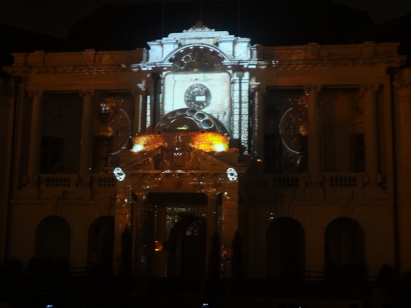 2013築光臺中3D光雕藝術節：1021101[官本金文愛台灣]臺灣首創2013築光臺中3D光雕藝術節把100年古蹟台中州廳生日慶典一同穿梭3D華麗的時光隧道