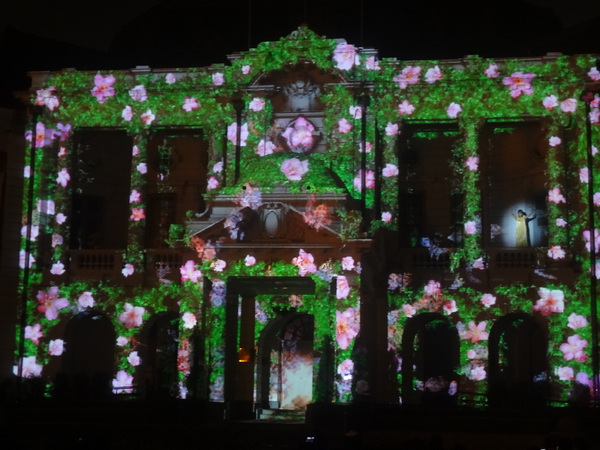 2013築光臺中3D光雕藝術節：1021101[官本金文愛台灣]臺灣首創2013築光臺中3D光雕藝術節把100年古蹟台中州廳生日慶典一同穿梭3D華麗的時光隧道