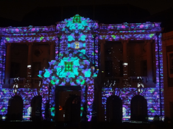 2013築光臺中3D光雕藝術節：1021101[官本金文愛台灣]臺灣首創2013築光臺中3D光雕藝術節把100年古蹟台中州廳生日慶典一同穿梭3D華麗的時光隧道