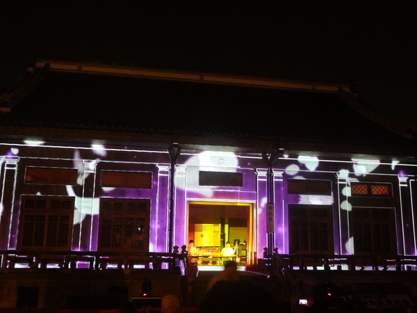 2013築光臺中3D光雕藝術節(演武場)：1021108[官本金文愛台灣]2013築光臺中3D光雕藝術節(演武場)劇情易懂解析度卻變差