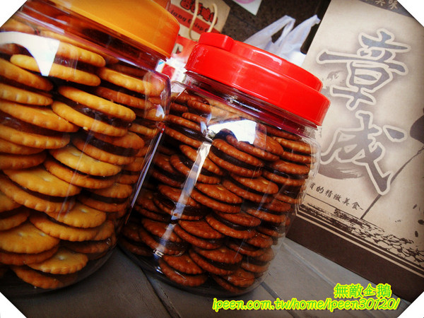 章成麥芽餅：【台南-安平】不黏牙麥芽餅..一口酥x帶點鹹!《章成麥芽餅》