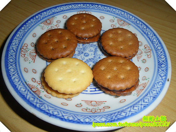 章成麥芽餅：【台南-安平】不黏牙麥芽餅..一口酥x帶點鹹!《章成麥芽餅》