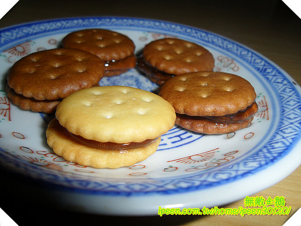 章成麥芽餅：【台南-安平】不黏牙麥芽餅..一口酥x帶點鹹!《章成麥芽餅》