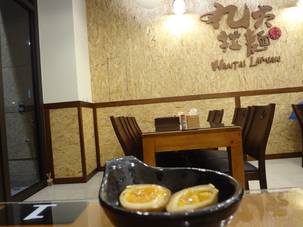 丸太拉麵(工學店)：1021210[官本金文愛台灣口碑券第21彈]丸太拉麵(工學店)柴米油鹽醬醋茶每一碗都是幸福又感動