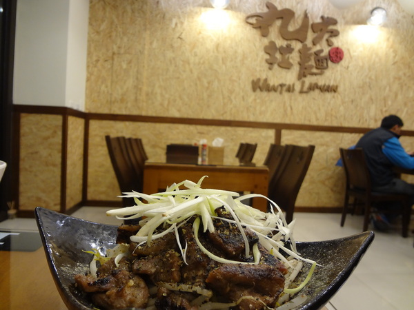 丸太拉麵(工學店)：1021210[官本金文愛台灣口碑券第21彈]丸太拉麵(工學店)柴米油鹽醬醋茶每一碗都是幸福又感動