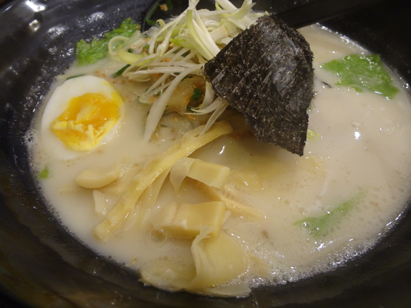 丸太拉麵(工學店)：1021210[官本金文愛台灣口碑券第21彈]丸太拉麵(工學店)柴米油鹽醬醋茶每一碗都是幸福又感動