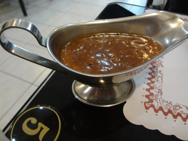 魔牛牛排館：1021126[官本金文愛台灣]魔牛牛排館老闆超有愛心不分貧富貴賤讓大家都能享用到滿滿愛心的排餐