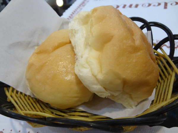 魔牛牛排館：1021126[官本金文愛台灣]魔牛牛排館老闆超有愛心不分貧富貴賤讓大家都能享用到滿滿愛心的排餐