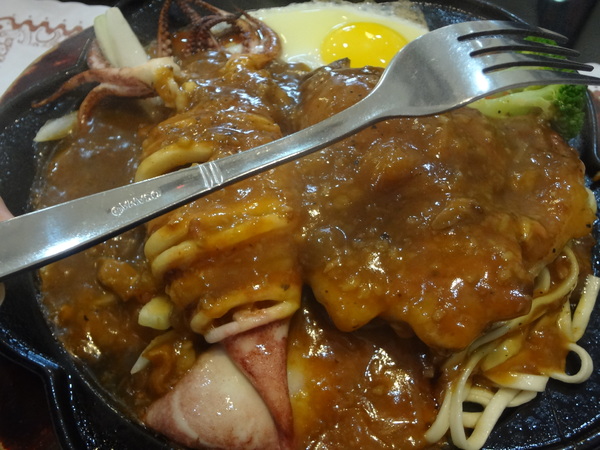 魔牛牛排館：1021126[官本金文愛台灣]魔牛牛排館老闆超有愛心不分貧富貴賤讓大家都能享用到滿滿愛心的排餐