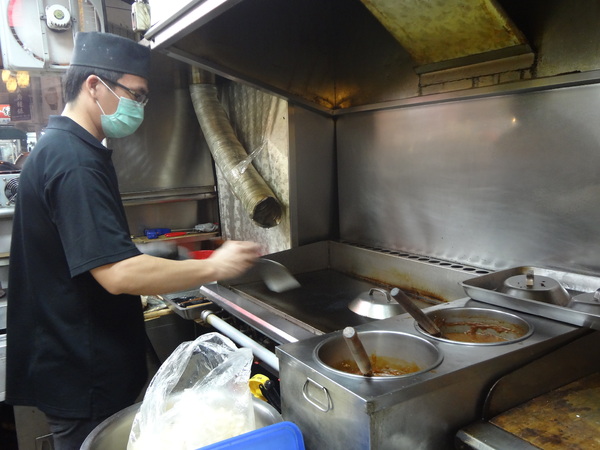 魔牛牛排館：1021126[官本金文愛台灣]魔牛牛排館老闆超有愛心不分貧富貴賤讓大家都能享用到滿滿愛心的排餐