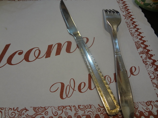 魔牛牛排館：1021126[官本金文愛台灣]魔牛牛排館老闆超有愛心不分貧富貴賤讓大家都能享用到滿滿愛心的排餐