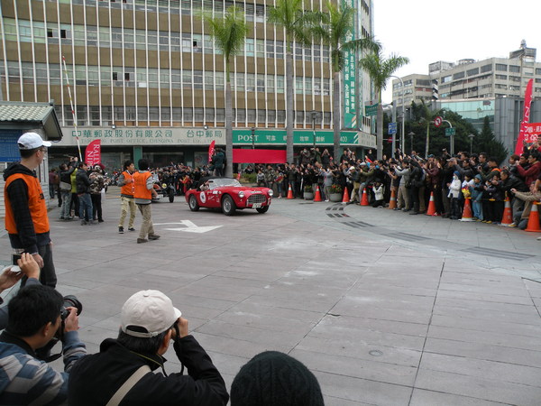 感謝臺灣2013 RALLY NIPPON古董車環台(臺中場)：1021128[官本金文愛台灣]2013 RALLY NIPPON古董車環台創辦人小林雄介感謝臺灣於日本311震災時大力協助賑災