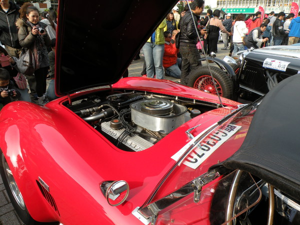 感謝臺灣2013 RALLY NIPPON古董車環台(臺中場)：1021128[官本金文愛台灣]2013 RALLY NIPPON古董車環台創辦人小林雄介感謝臺灣於日本311震災時大力協助賑災