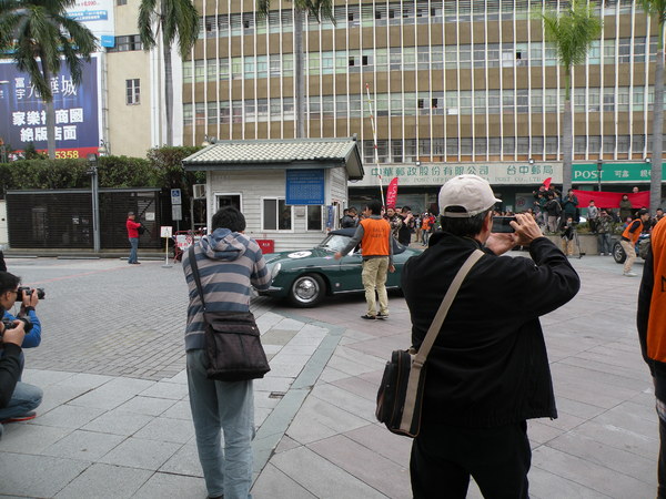 感謝臺灣2013 RALLY NIPPON古董車環台(臺中場)：1021128[官本金文愛台灣]2013 RALLY NIPPON古董車環台創辦人小林雄介感謝臺灣於日本311震災時大力協助賑災