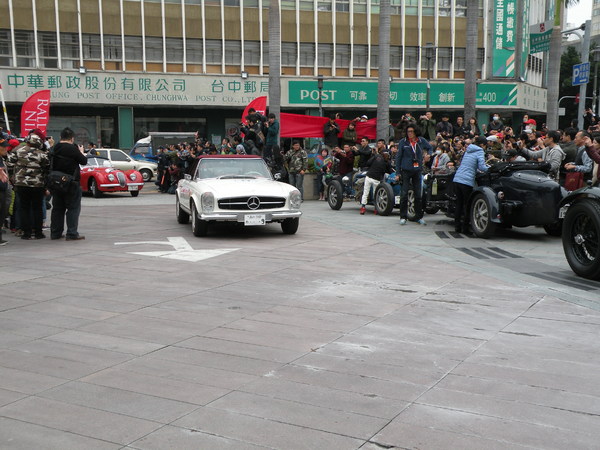 感謝臺灣2013 RALLY NIPPON古董車環台(臺中場)：1021128[官本金文愛台灣]2013 RALLY NIPPON古董車環台創辦人小林雄介感謝臺灣於日本311震災時大力協助賑災