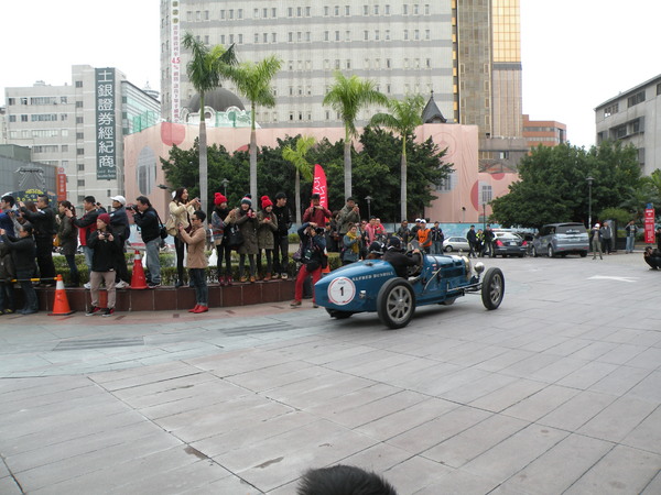 感謝臺灣2013 RALLY NIPPON古董車環台(臺中場)：1021128[官本金文愛台灣]2013 RALLY NIPPON古董車環台創辦人小林雄介感謝臺灣於日本311震災時大力協助賑災