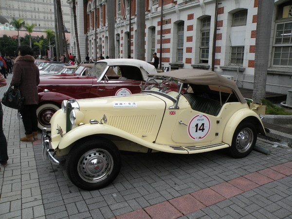 感謝臺灣2013 RALLY NIPPON古董車環台(臺中場)：1021128[官本金文愛台灣]2013 RALLY NIPPON古董車環台創辦人小林雄介感謝臺灣於日本311震災時大力協助賑災