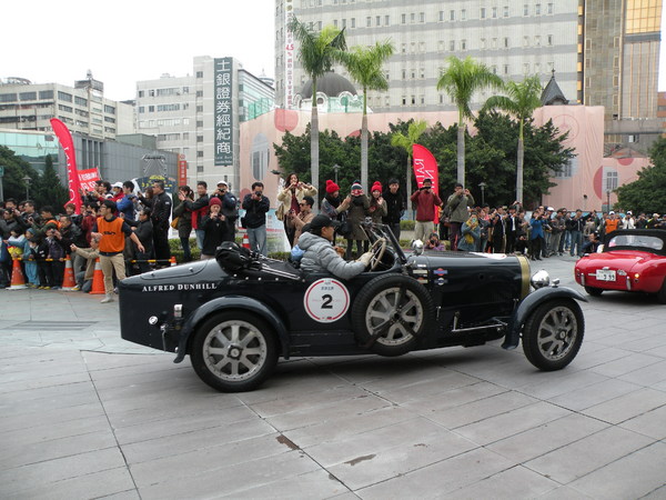 感謝臺灣2013 RALLY NIPPON古董車環台(臺中場)：1021128[官本金文愛台灣]2013 RALLY NIPPON古董車環台創辦人小林雄介感謝臺灣於日本311震災時大力協助賑災