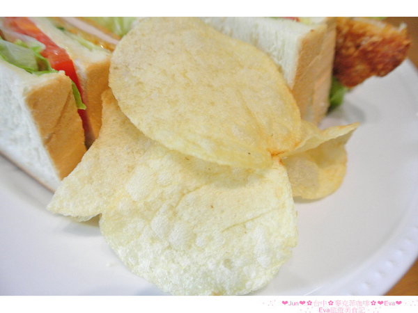 麥克菲咖啡館：【食記】oO。。台中　McFee Cafe（麥克菲二訪）　可指定拉花，一點也難不倒店家！Wc小熊和緊身衣少年拉花醋咪篇～o○。