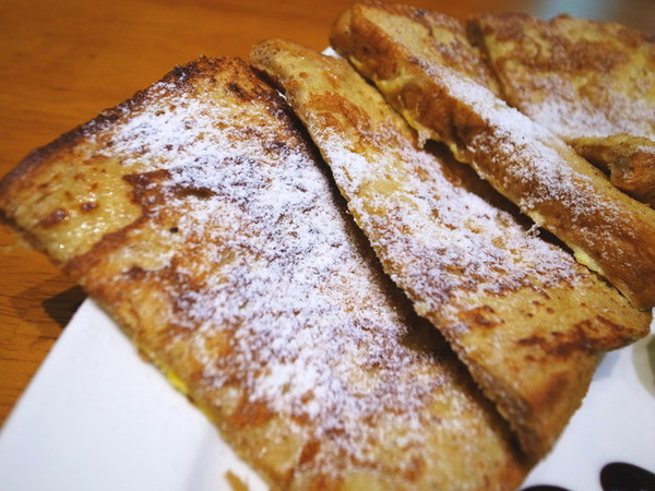 麥克菲咖啡館:<台中|西屯>限量客製化彩色拉花~超卡挖娃海綿飽飽拉花~麥克菲輕食咖啡 McFee Cafe