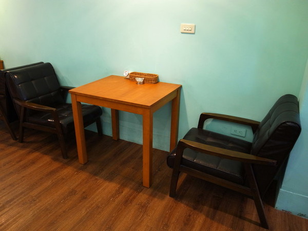 麥克菲咖啡館:<台中|西屯>限量客製化彩色拉花~超卡挖娃海綿飽飽拉花~麥克菲輕食咖啡 McFee Cafe