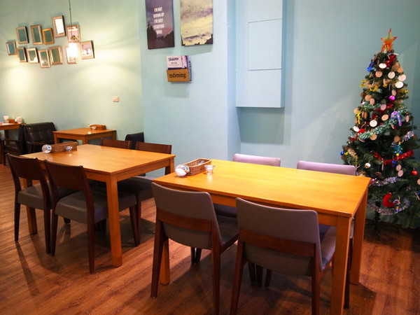 麥克菲咖啡館:<台中|西屯>限量客製化彩色拉花~超卡挖娃海綿飽飽拉花~麥克菲輕食咖啡 McFee Cafe