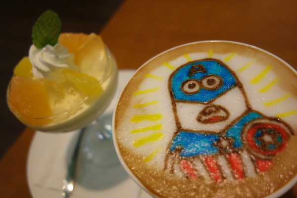 麥克菲咖啡館：1030325[官本金文愛台灣]還不能看到美國隊長2酷寒戰士先化身小小兵美國隊長到McFee Cafe'麥克菲咖啡館喝咖啡拯救地球一下