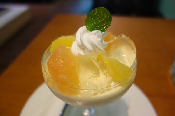 麥克菲咖啡館：1030325[官本金文愛台灣]還不能看到美國隊長2酷寒戰士先化身小小兵美國隊長到McFee Cafe'麥克菲咖啡館喝咖啡拯救地球一下