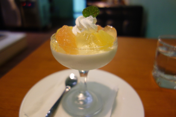 麥克菲咖啡館：1030325[官本金文愛台灣]還不能看到美國隊長2酷寒戰士先化身小小兵美國隊長到McFee Cafe'麥克菲咖啡館喝咖啡拯救地球一下