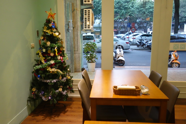 麥克菲咖啡館：1030325[官本金文愛台灣]還不能看到美國隊長2酷寒戰士先化身小小兵美國隊長到McFee Cafe'麥克菲咖啡館喝咖啡拯救地球一下